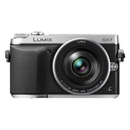 Lumix DMC-GX7 - Preto/Prateado + Panasonic Lumix G Vario 14-42mm f/3.5-5.6 ASPH OIS + Lumix G Vario 45-200mm f/4-5.6 II Power OIS f/3.5-5.6 + f/4-5.6