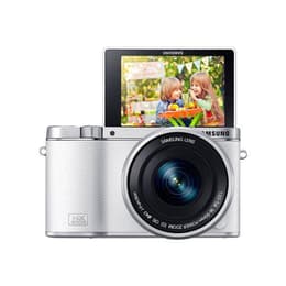 NX3000 - Branco + Samsung NX 16-50mm f/3.5-5.6 Power Zoom ED OIS + 50-200mm f/4.0-5.6 ED OIS III f/3.5-5.6 + f/4-5.6